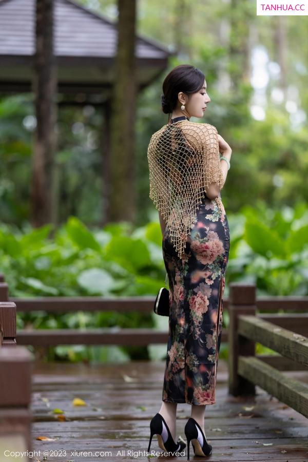 王馨瑶  [XiuRen]高清写真图 2023.10.11 No.7495 王馨瑶yanni 美腿旗袍第2张图片